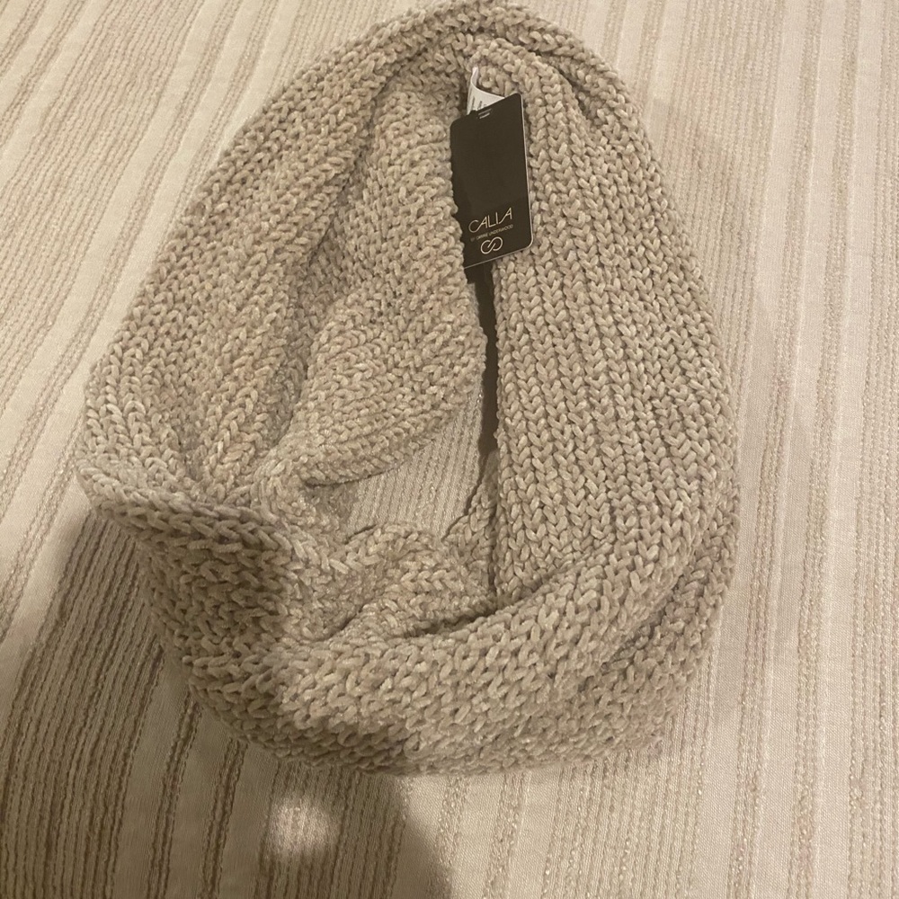 Calia snood